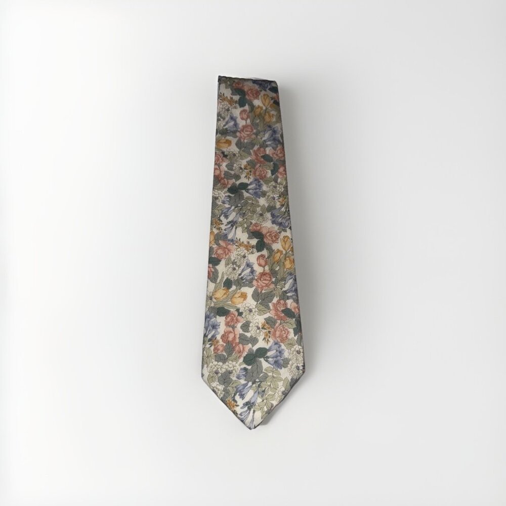Vintage Camden Court Men’s Tie Pastel Floral Cottagecore